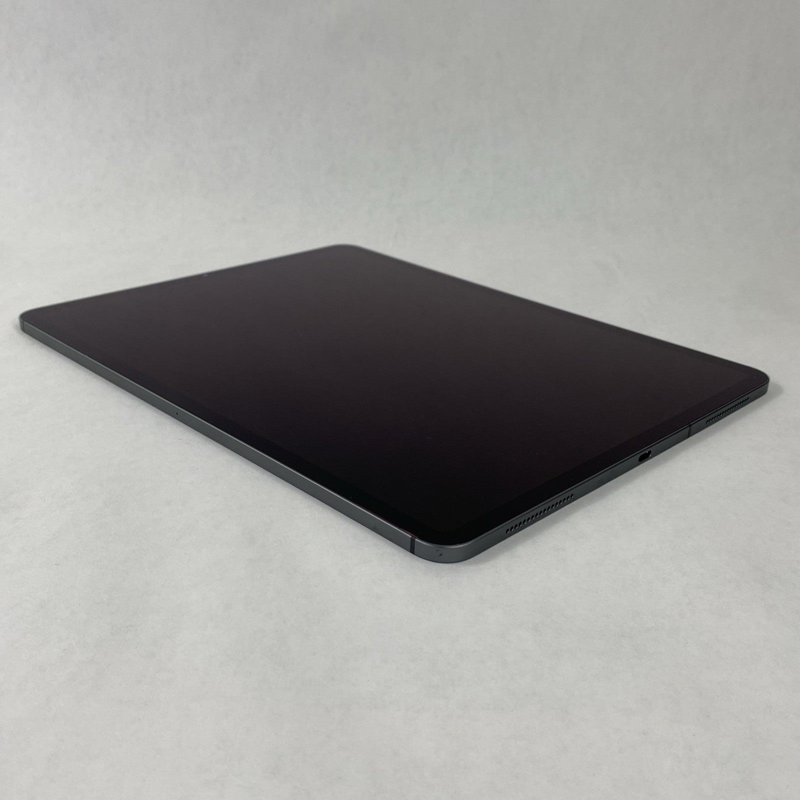 Apple iPad Pro 3rd Gen 12.9" A2014 64 GB Space Gray IOS 26.1