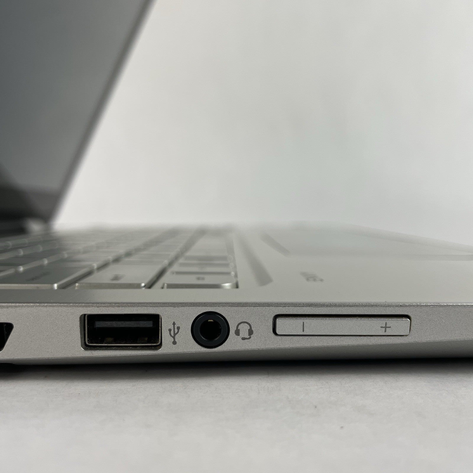 HP Envy 15-u483cl 15.6" i7-6500U 2.50 GHz 12 GB RAM No SSD/OS/AC/Batt6