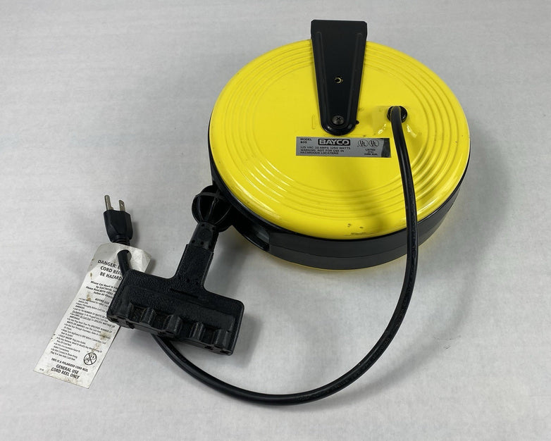 Bayco Model 800 125V AC 10A Retractable Power Cord Reel - Parts or Repair