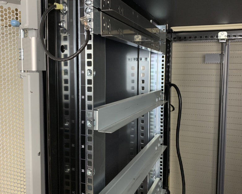 NETAPP NAC-0501 Server Rack Cabinet Unlocked No Keys