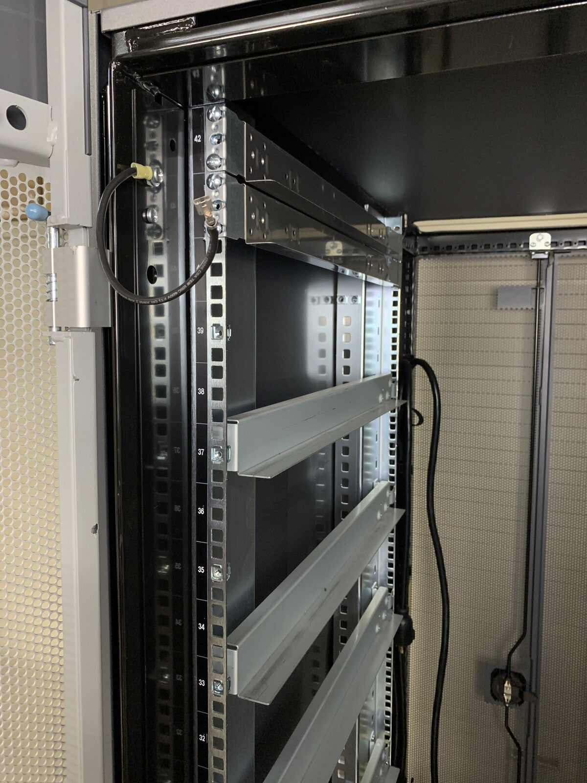 NETAPP NAC-0501 Server Rack Cabinet Unlocked No Keys