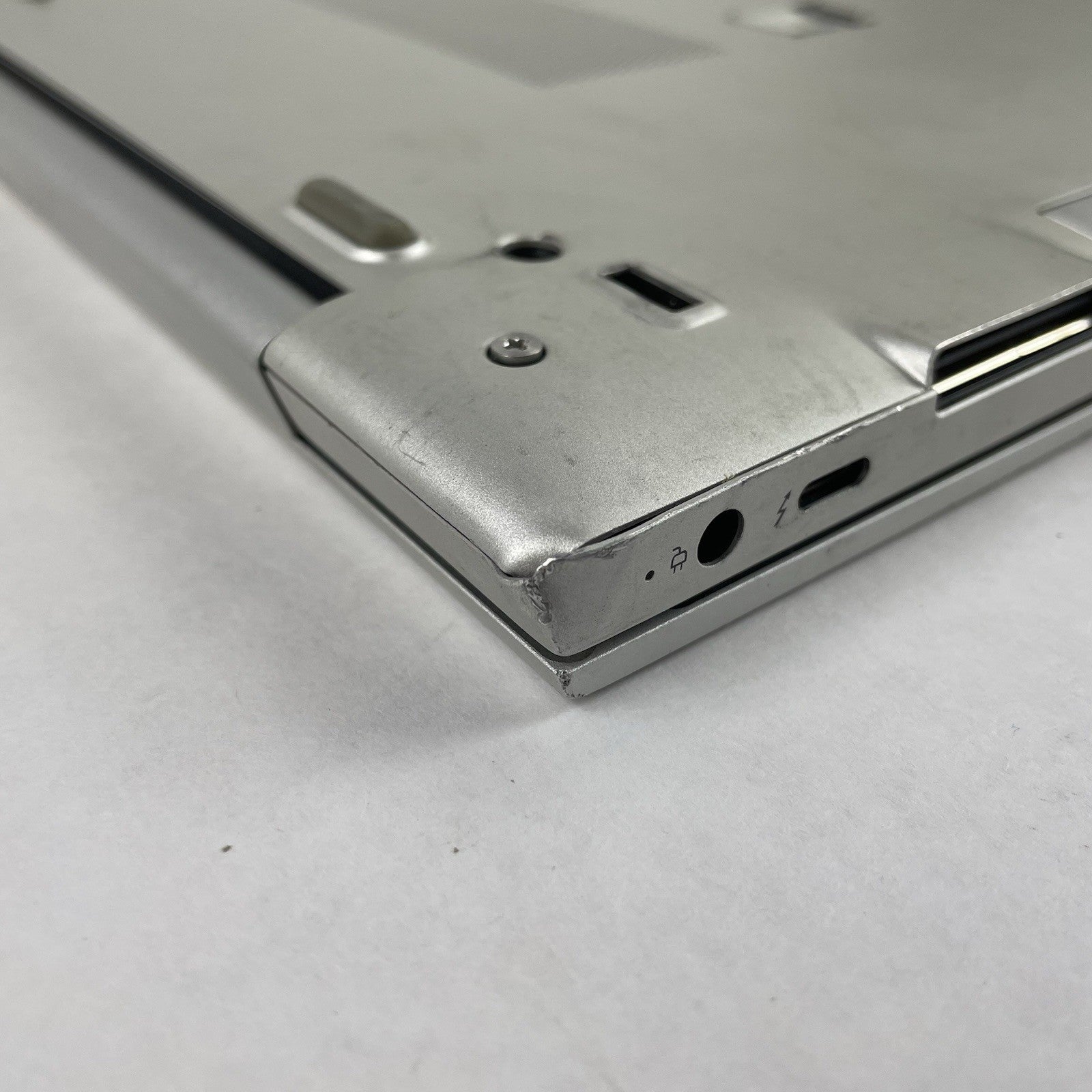 HP EliteBook 850 G6 15.6" i5-8365U 1.60 GHz 8 GB RAM No SSD/OS/AC - Bottom Latch14