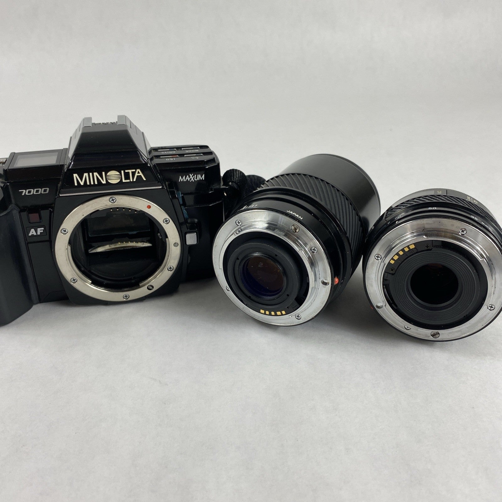 Minolta Maxxum 7000 AF SLR 35mm Film Camera With Extra Lens and Flash Attachment22