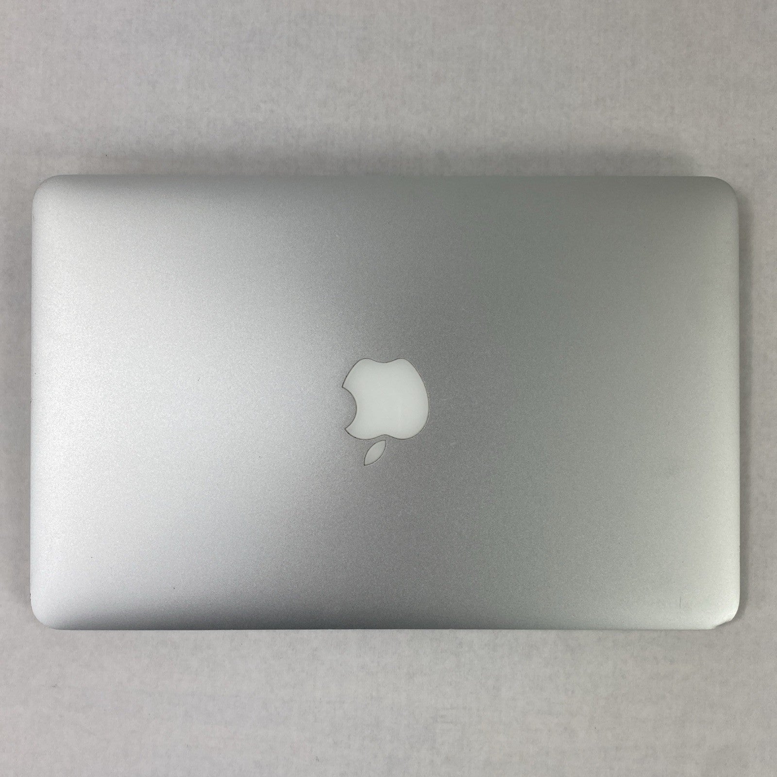 Apple MacBook Air A1465 2015 11" 1.6Ghz i5 4GB RAM 120GB SSD os12.7.6 304 Cycles