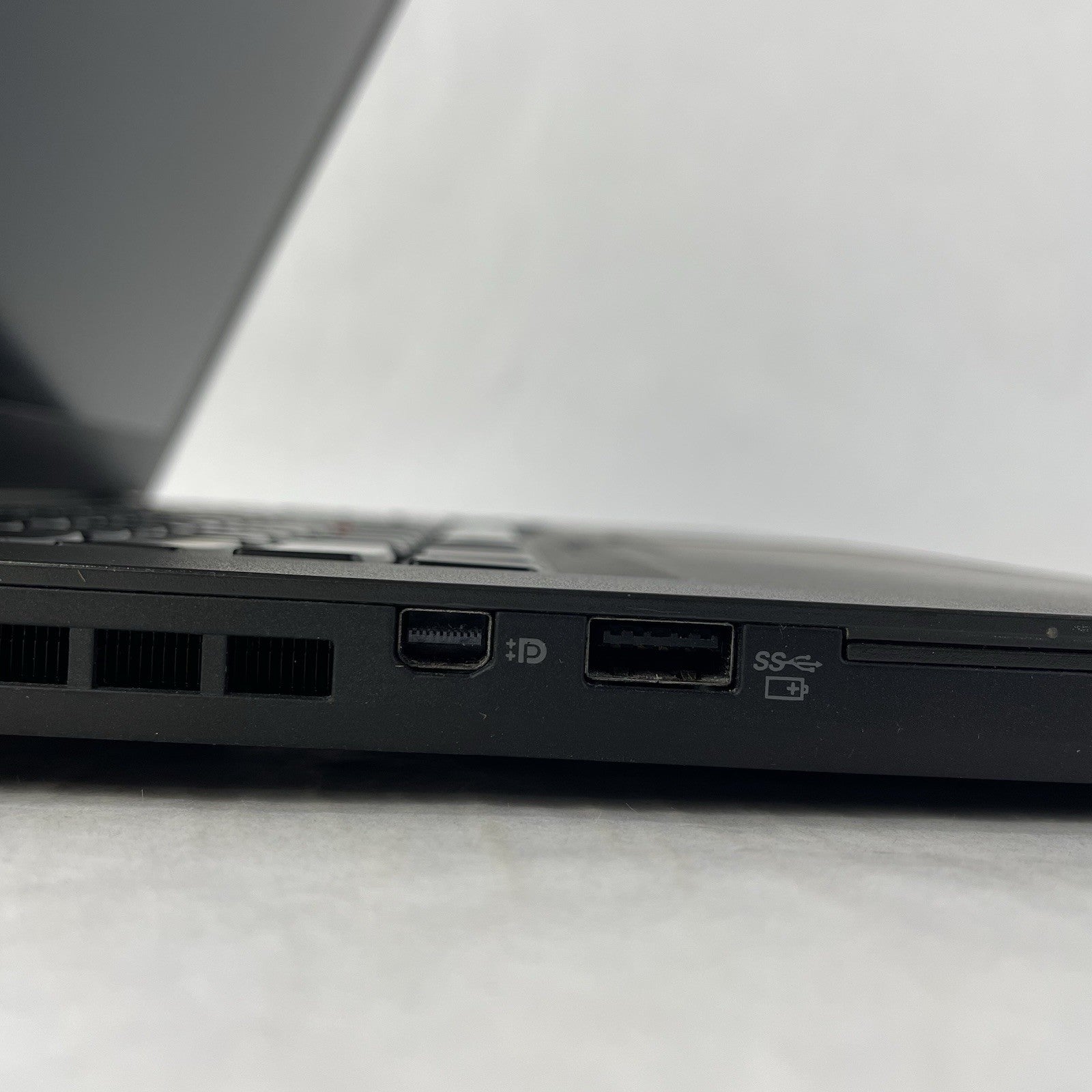 Lenovo ThinkPad T460 14" i5-6300U 2.40 GHz 8 GB RAM No HDD/OS - Bad Bottom4