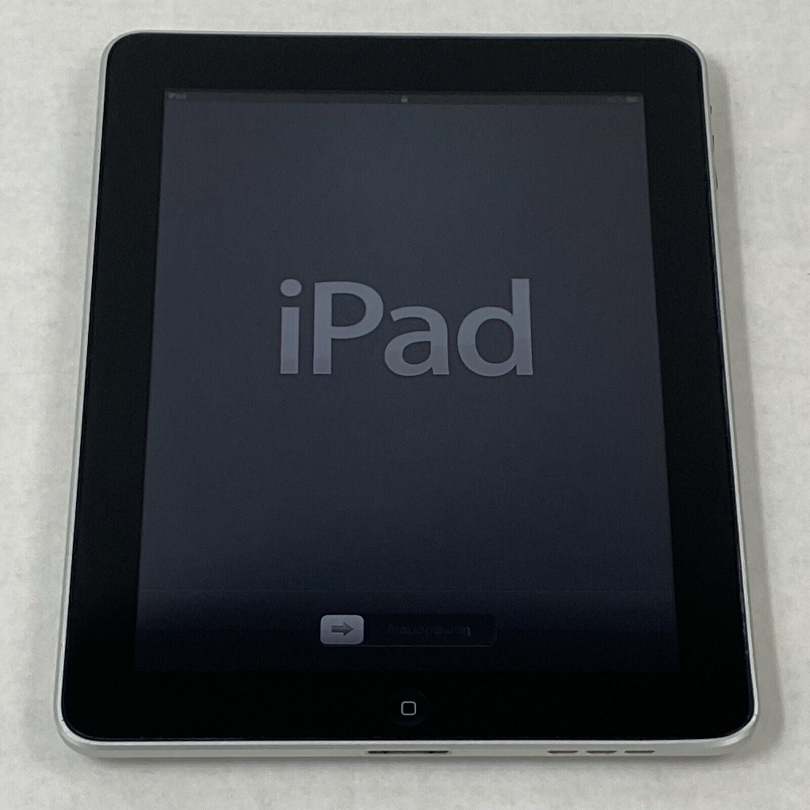 Apple iPad 1st Gen A1219 32GB 9.7" Wi-Fi Silver iOS 5.1.1