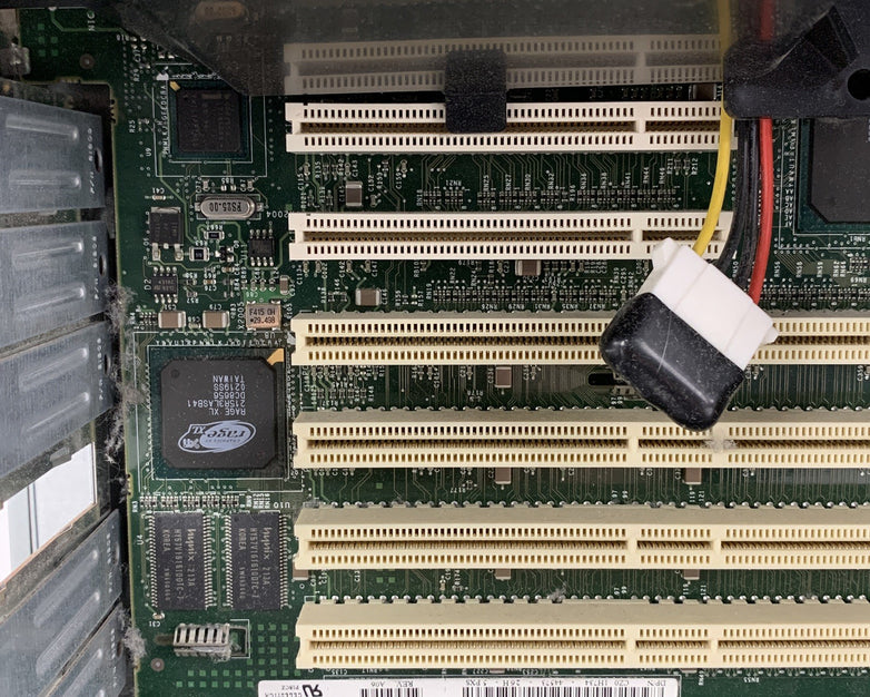 Dell Poweredge 1400 Intel Pentium iii 1.13 GHz 16 GB Ram No OS No HDD No Front