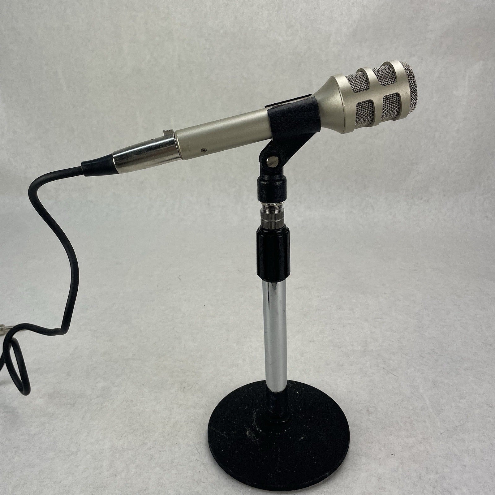 Lanier Dynamic Microphone 250ohm With 3-Pin XLR Connectivity Tested8