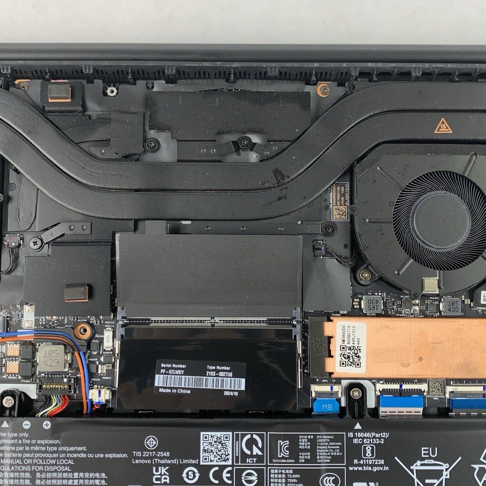 Lenovo ThinkPad P16s Gen3 Ultra 7 155H 1.4 GHz 32 GB RAM Heat Spots No OS/SSD/AC13