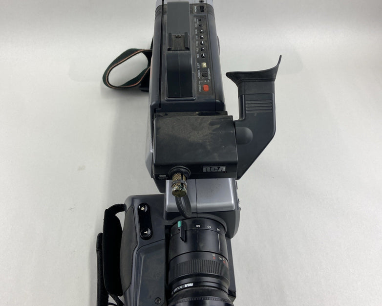 RCA CC320 - Pro Edit VHS HQ Camcorder w/Battery, Adapter, & Case