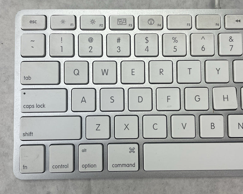 Apple A1242 MB869LL/A Wired Keyboard Tested Missing Key