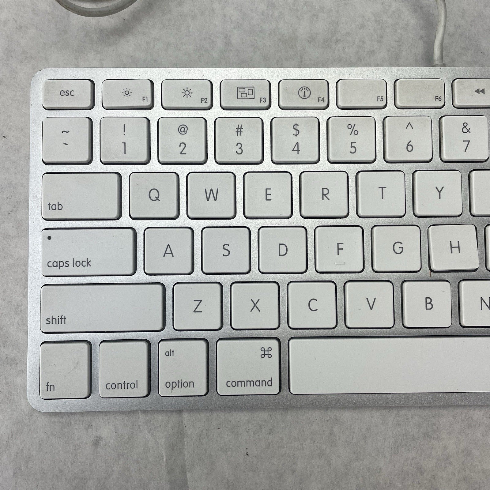 Apple A1242 MB869LL/A Wired Keyboard Tested Missing Key3