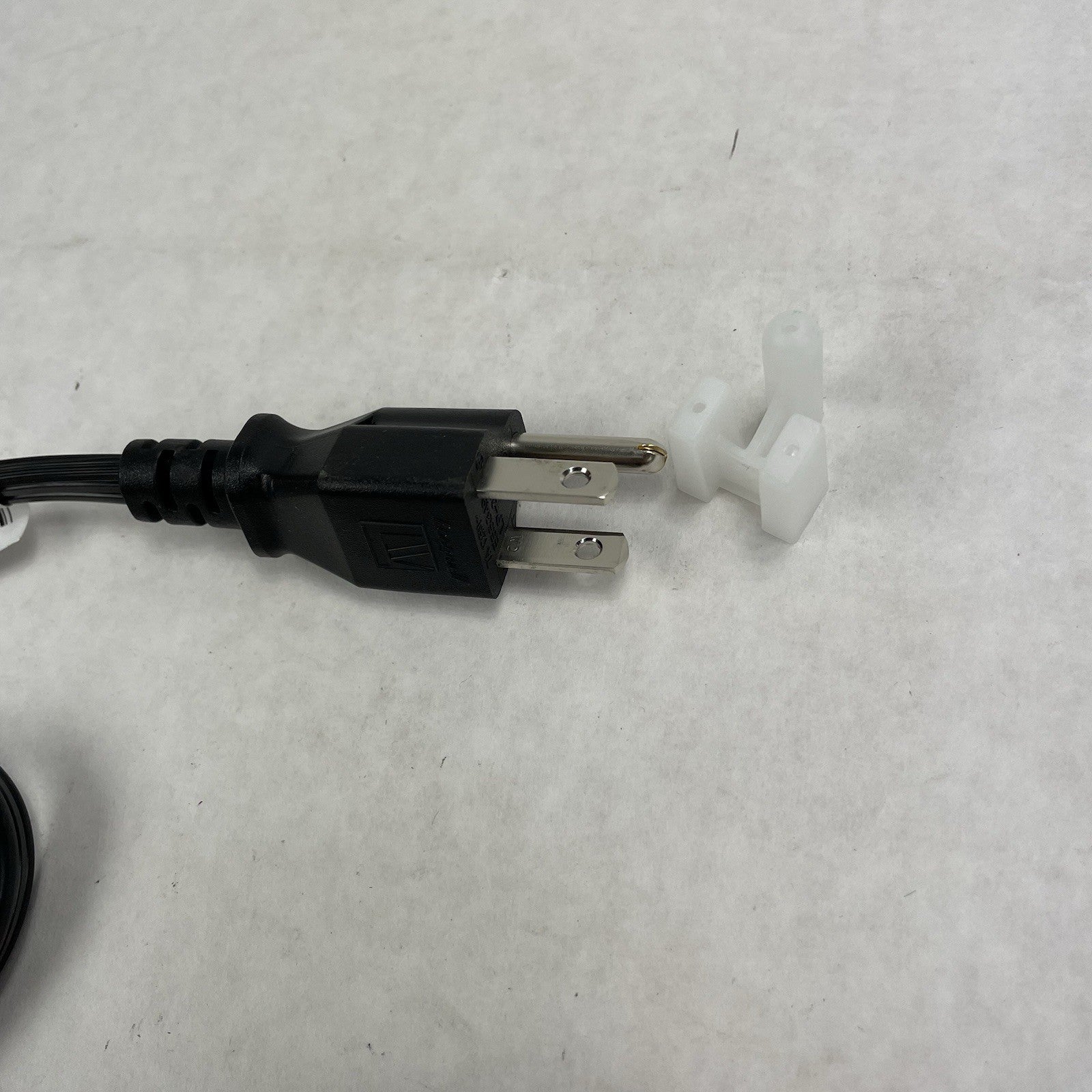 Lenovo  Model PA-1650-74 65 watt AC adapter/charger w power cord Lot of 5