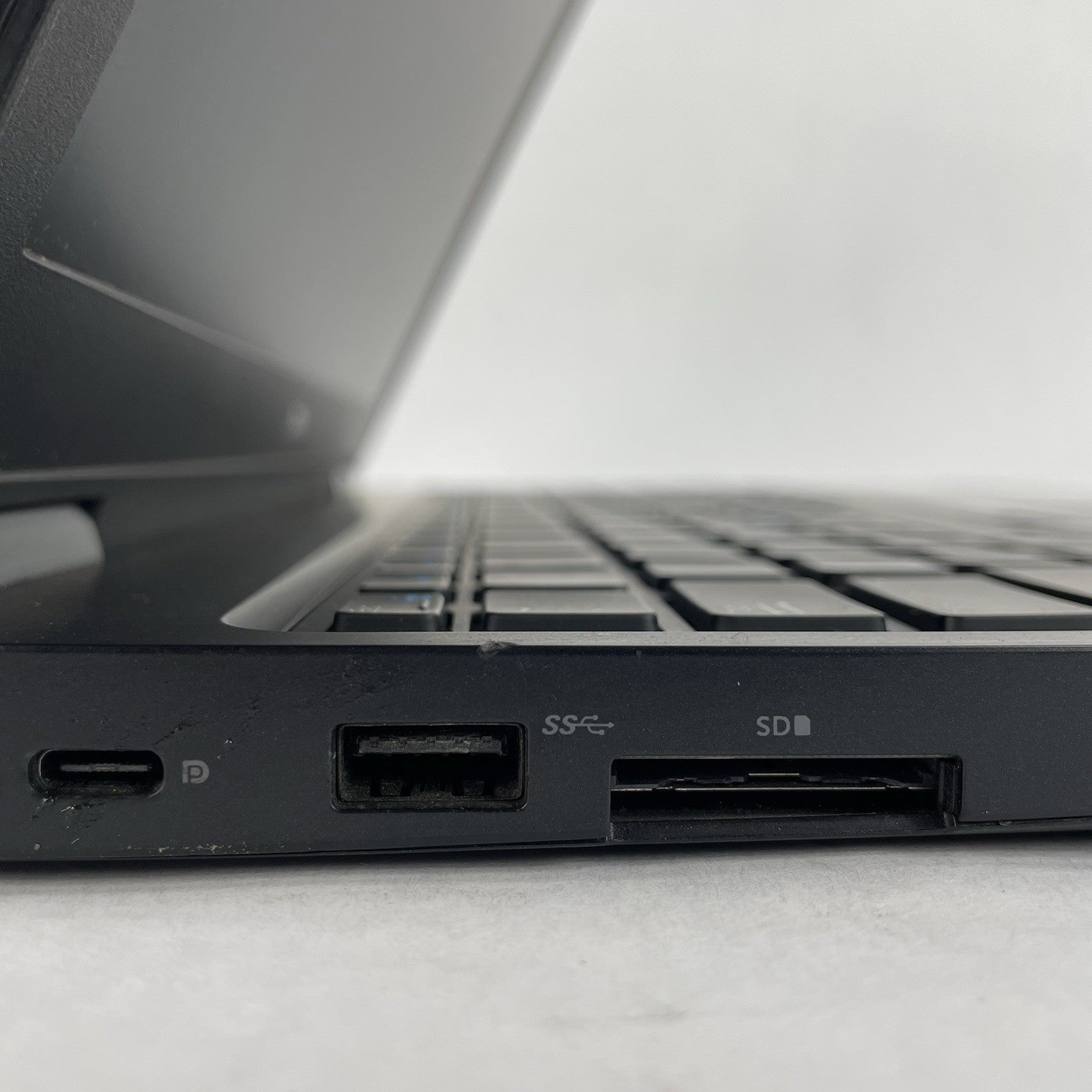 Dell Latitude 5580 15.6" i5-7300U 2.60 GHz 8 GB RAM No SSD/OS/AC6