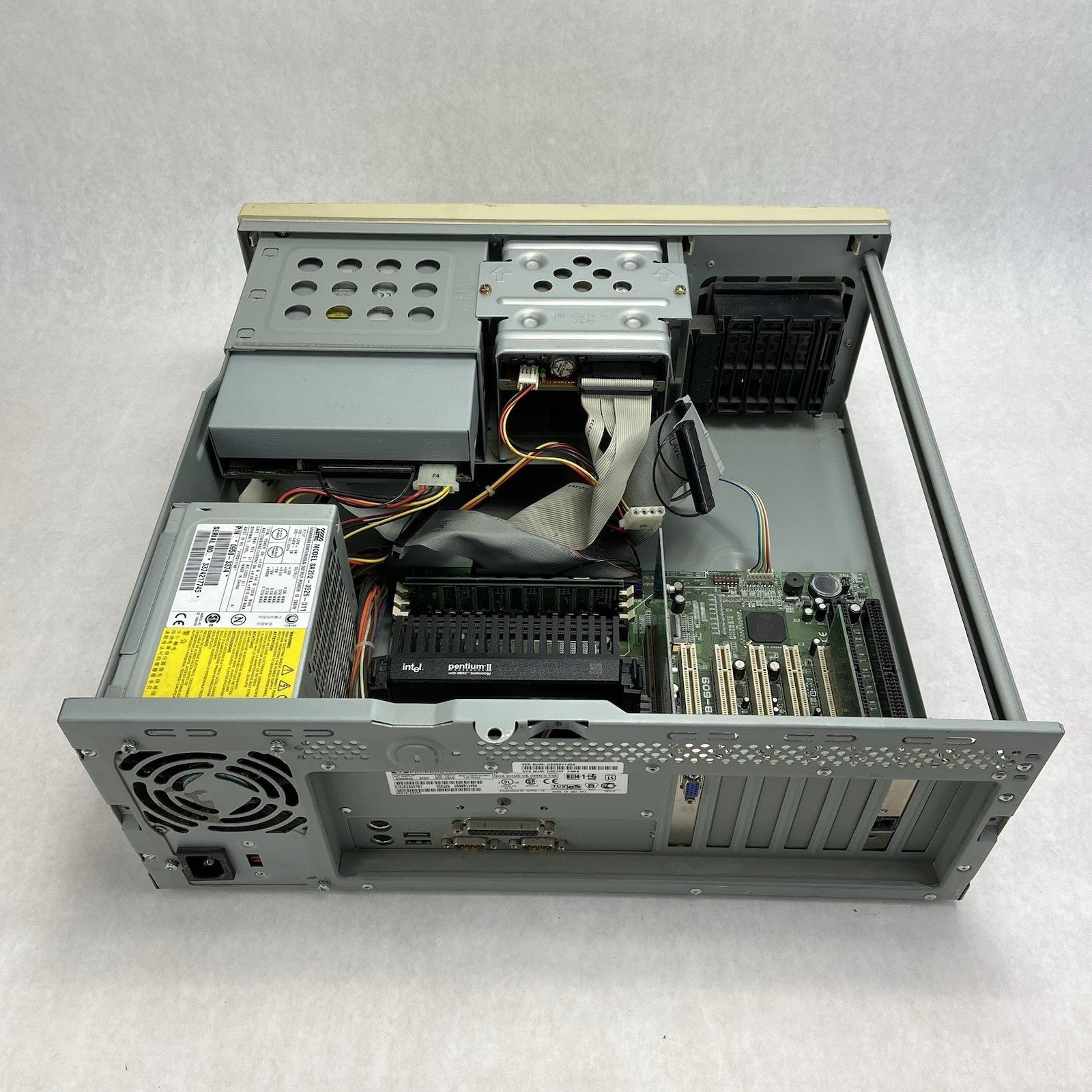 HP Vectra VE 6/350 DT Intel Pentium II 350MHz 160MB RAM No HDD No OS14