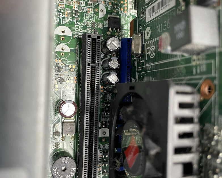 Dell OptiPlex 990 SFF Intel Core i3-2100 3.10 GHz 8 GB RAM No HDD No OS