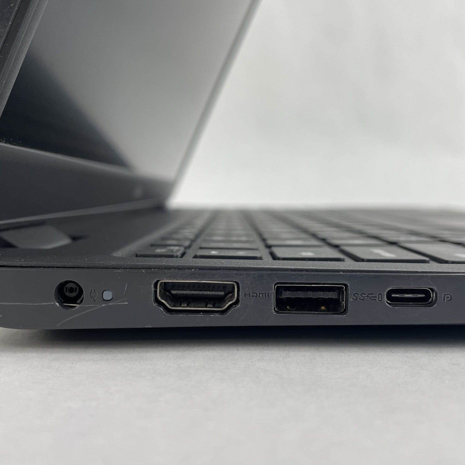 Dell Latitude 3510 15.6" i7-10510U 1.80 GHz 8 GB RAM No SSD/OS/AC - Bad M.26