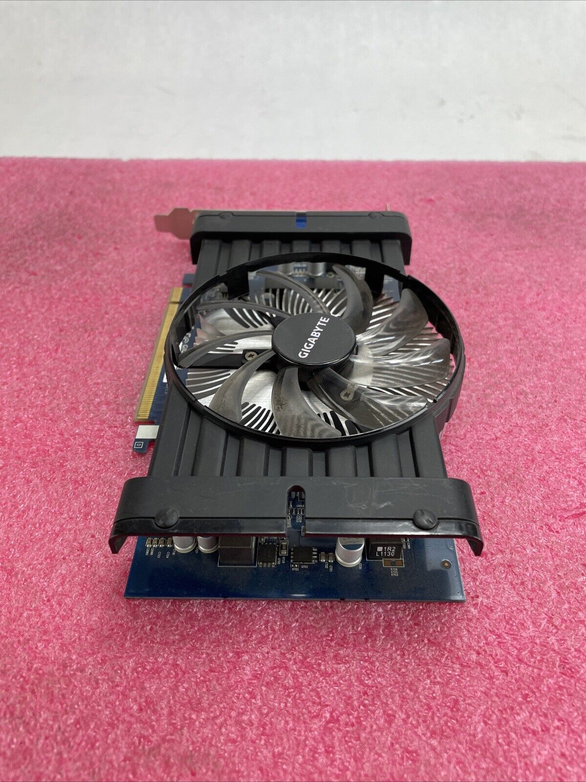 Gigabyte GV-R667D3-1GI HD6670 1GB PCIe Graphics Card