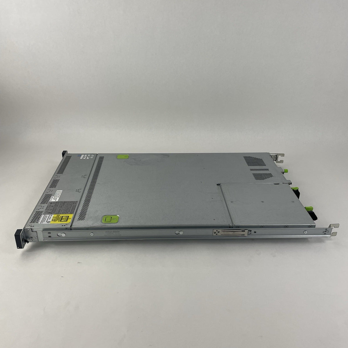 Cisco UCSC-C220-M3S 2x Xenon XS-2643 3.3GHz 32GB Ram - Tested4