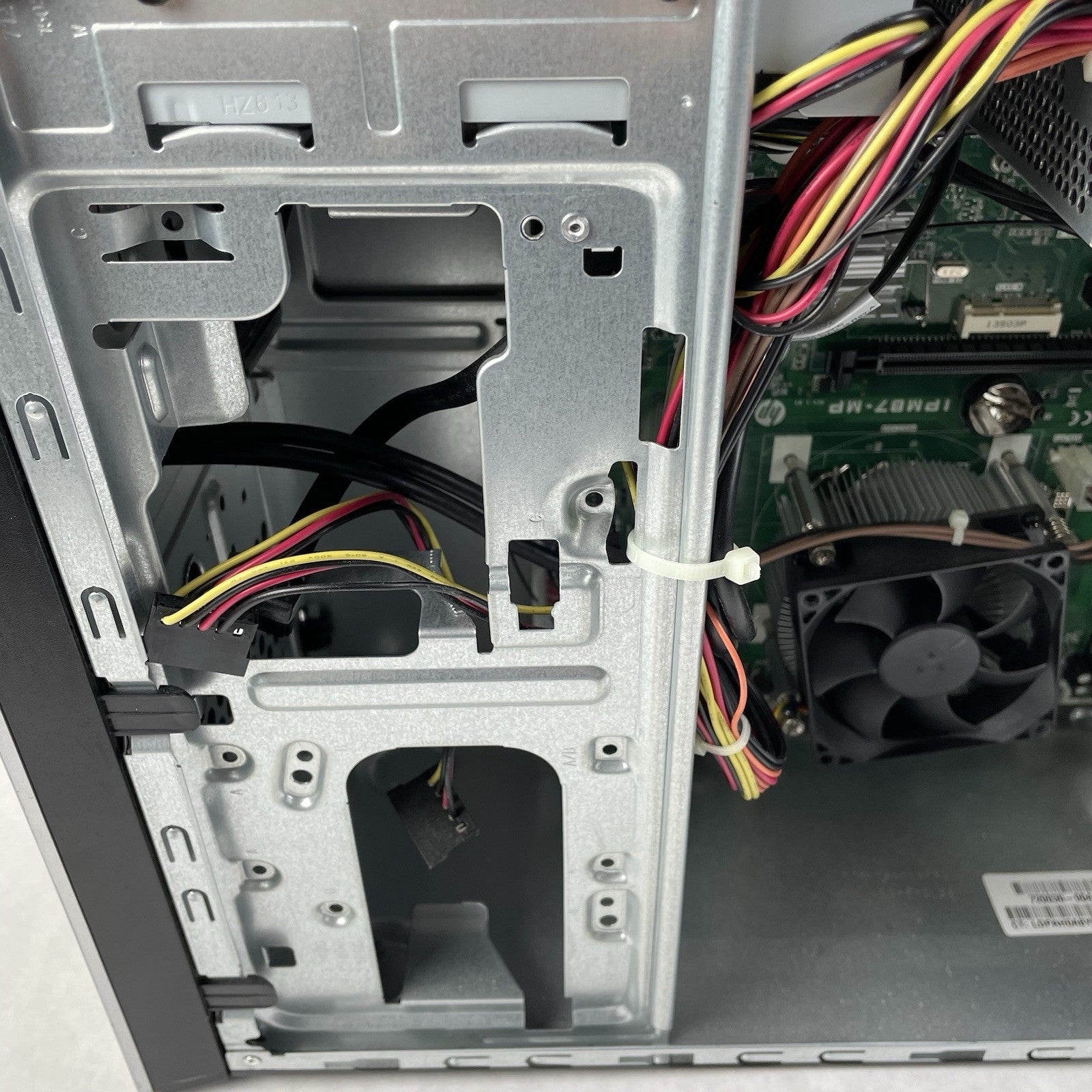 HP Pavilion 500-223 MT Intel Core i3-4130 3.4 GHz 8 GB RAM No HDD No OS