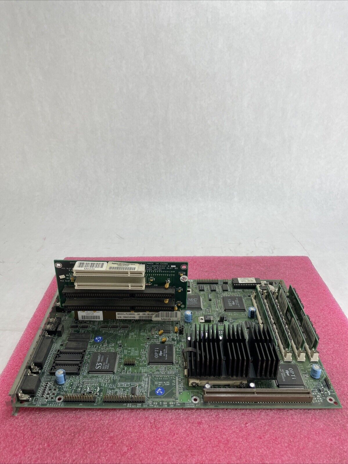 Compaq PL5600G Motherboard Intel Pentium 100MHz 40MB RAM
