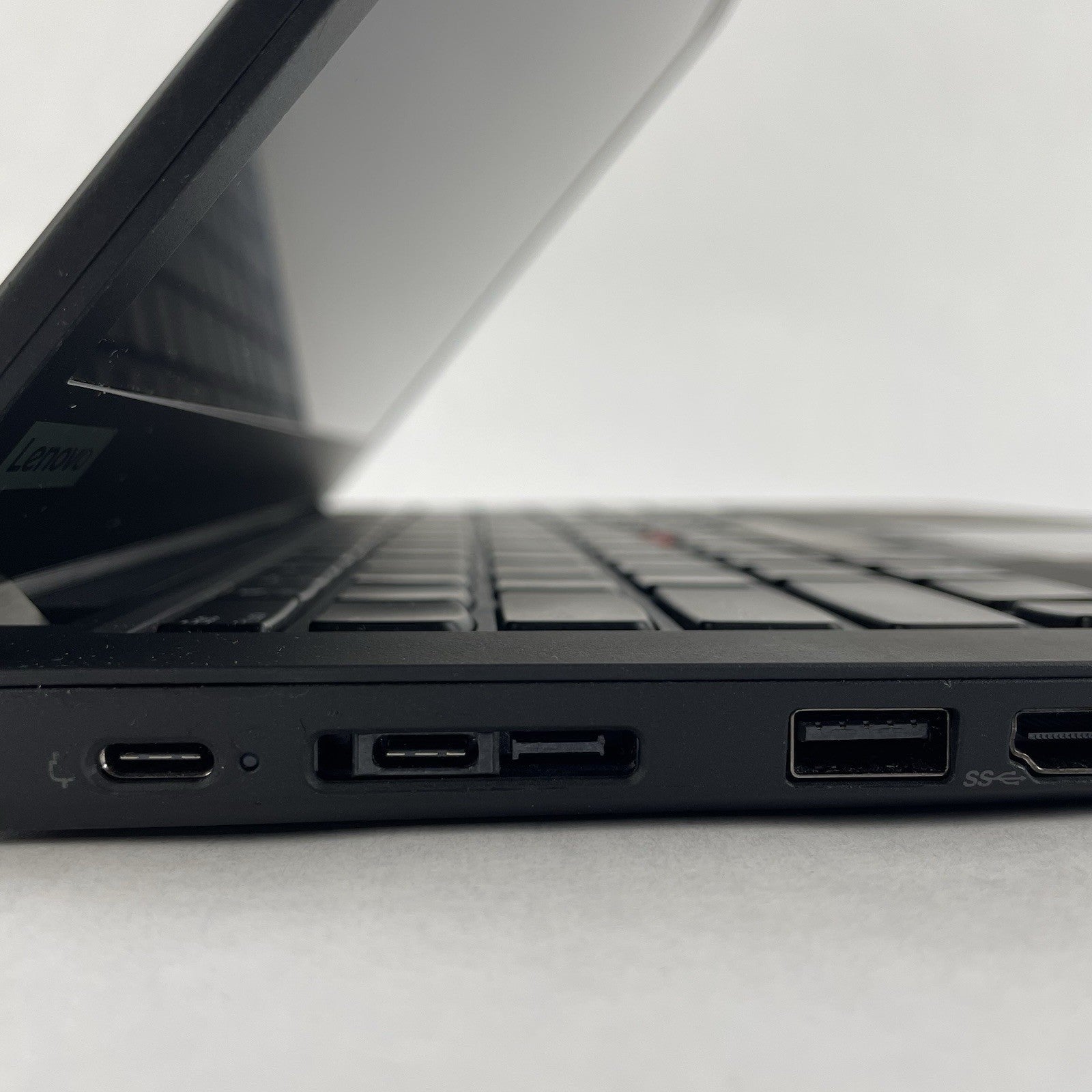 Lenovo ThinkPad T14 Gen 2a 14" Ryzen7 Pro 5850U 1.90 GHz 16 GB RAM No SSD/OS/AC6
