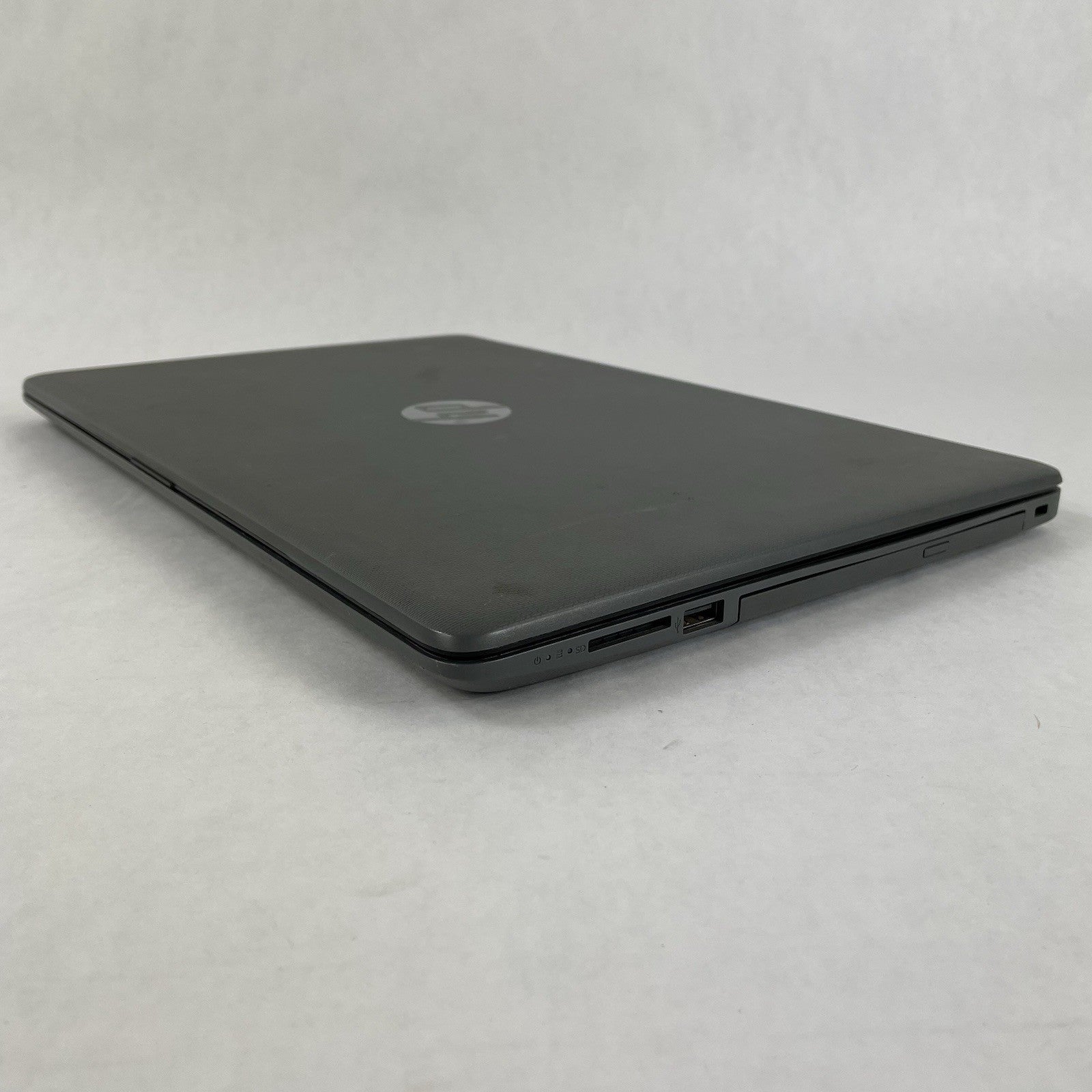 HP 15-da0046nr 15.6" i3-7020U 2.30 GHz 8 GB RAM No SSD No OS - Bad Bottom9