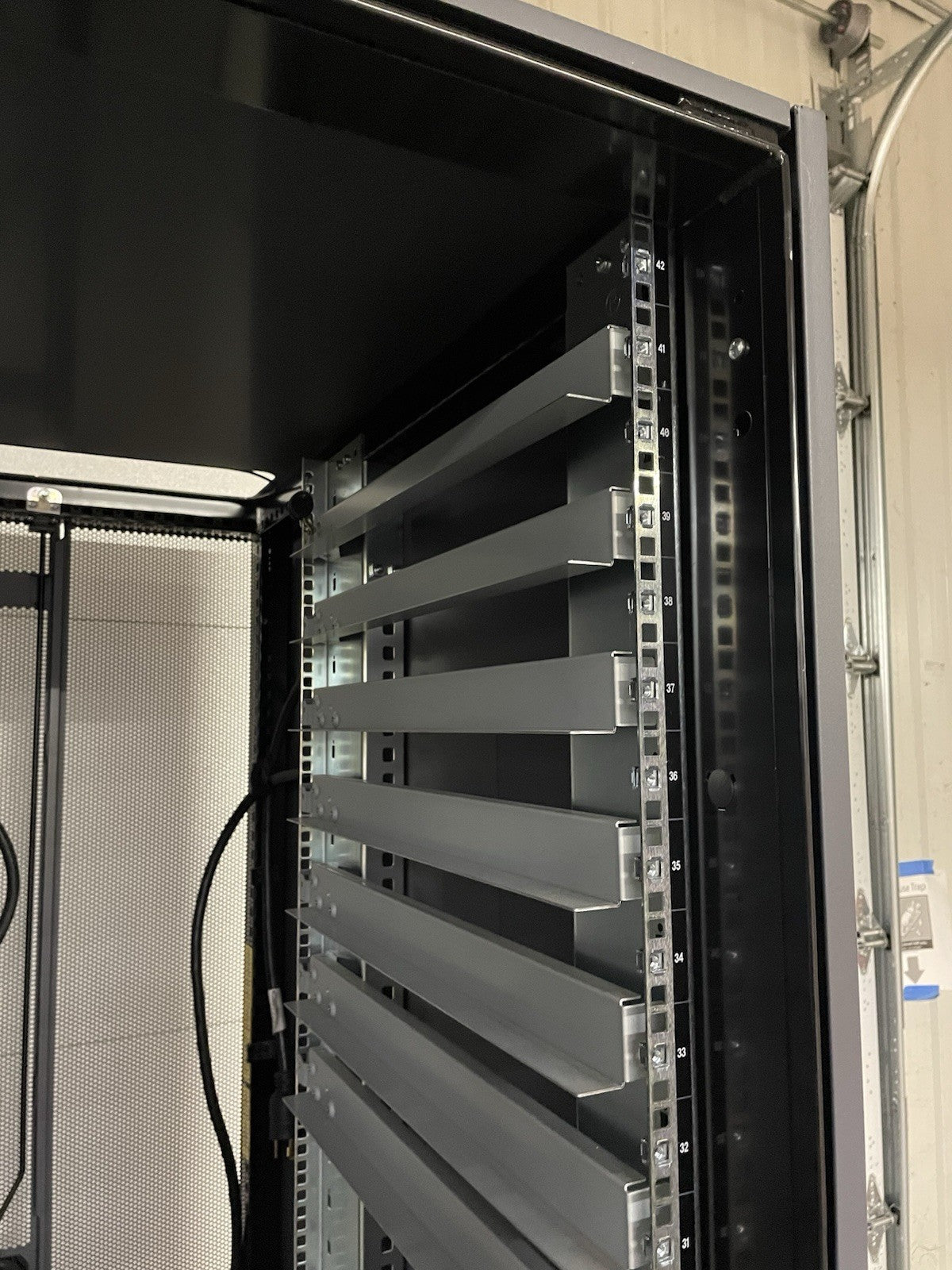 NETAPP NAC-0501 Server Rack Cabinet Unlocked With Keys