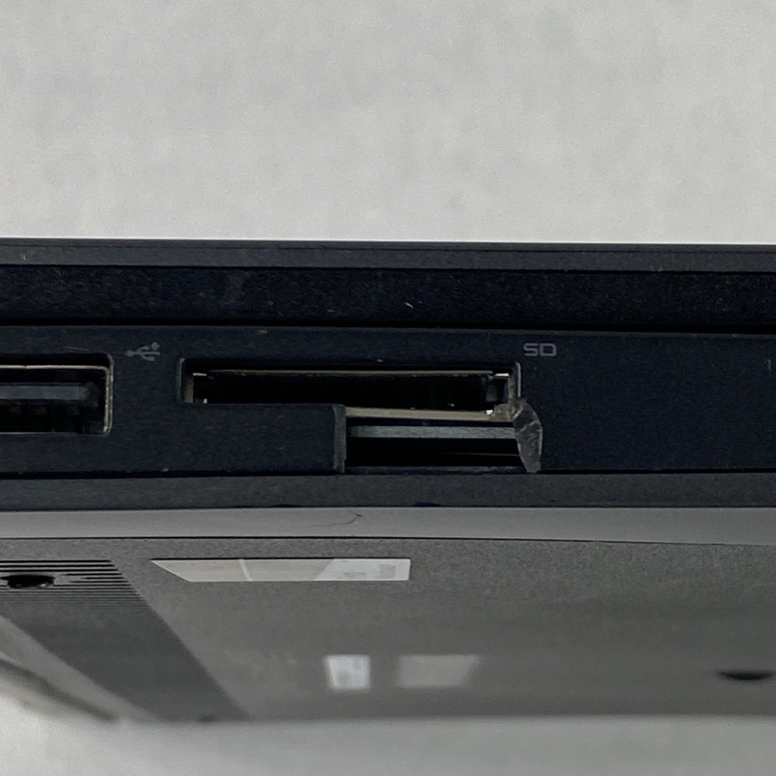 Dell Latitude 3450 Core i5-5300U 2.3GHz 8GB RAM 14.0" No HDD No OS No AC