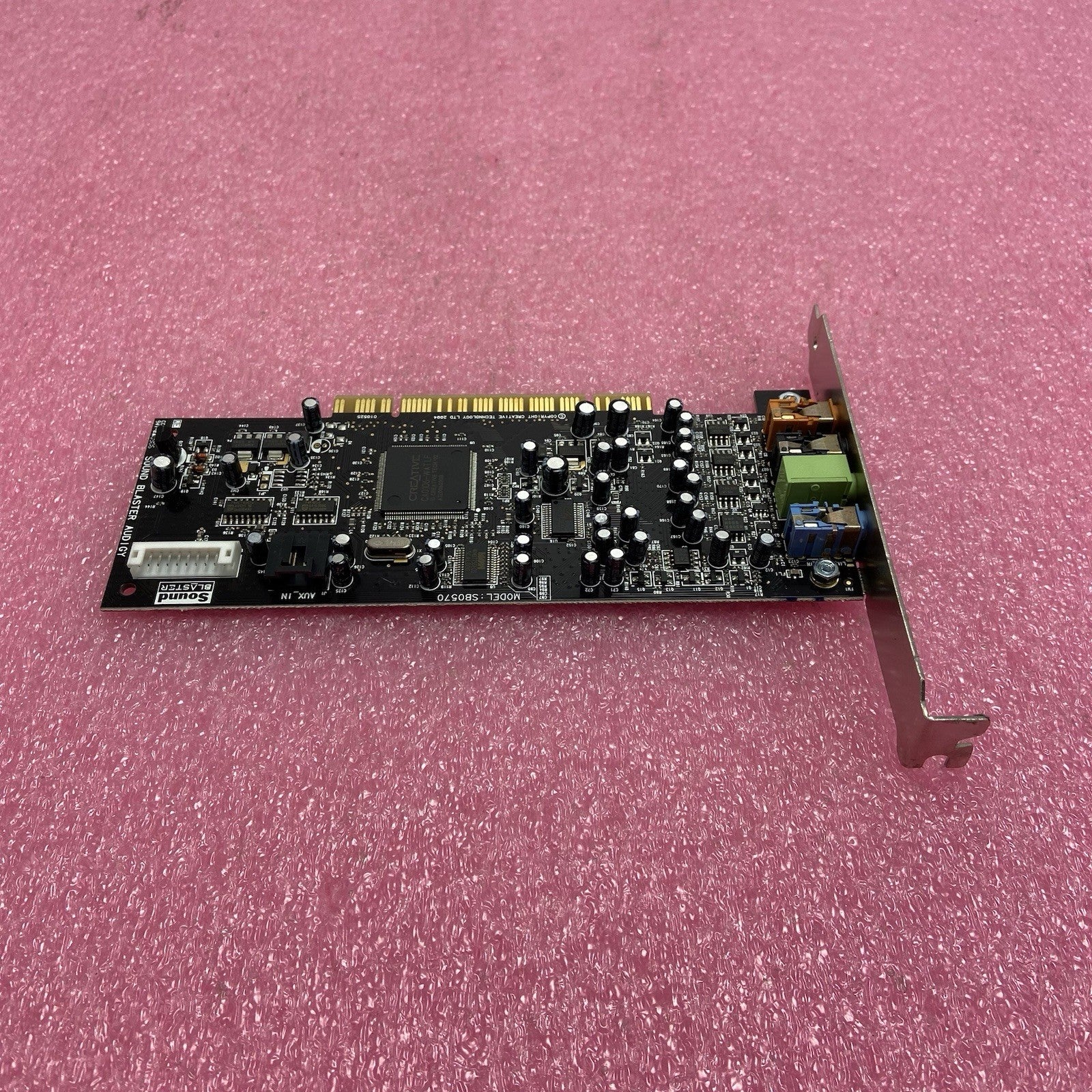 Creative Labs Sound Blaster SB0570 PCI Audio Card2