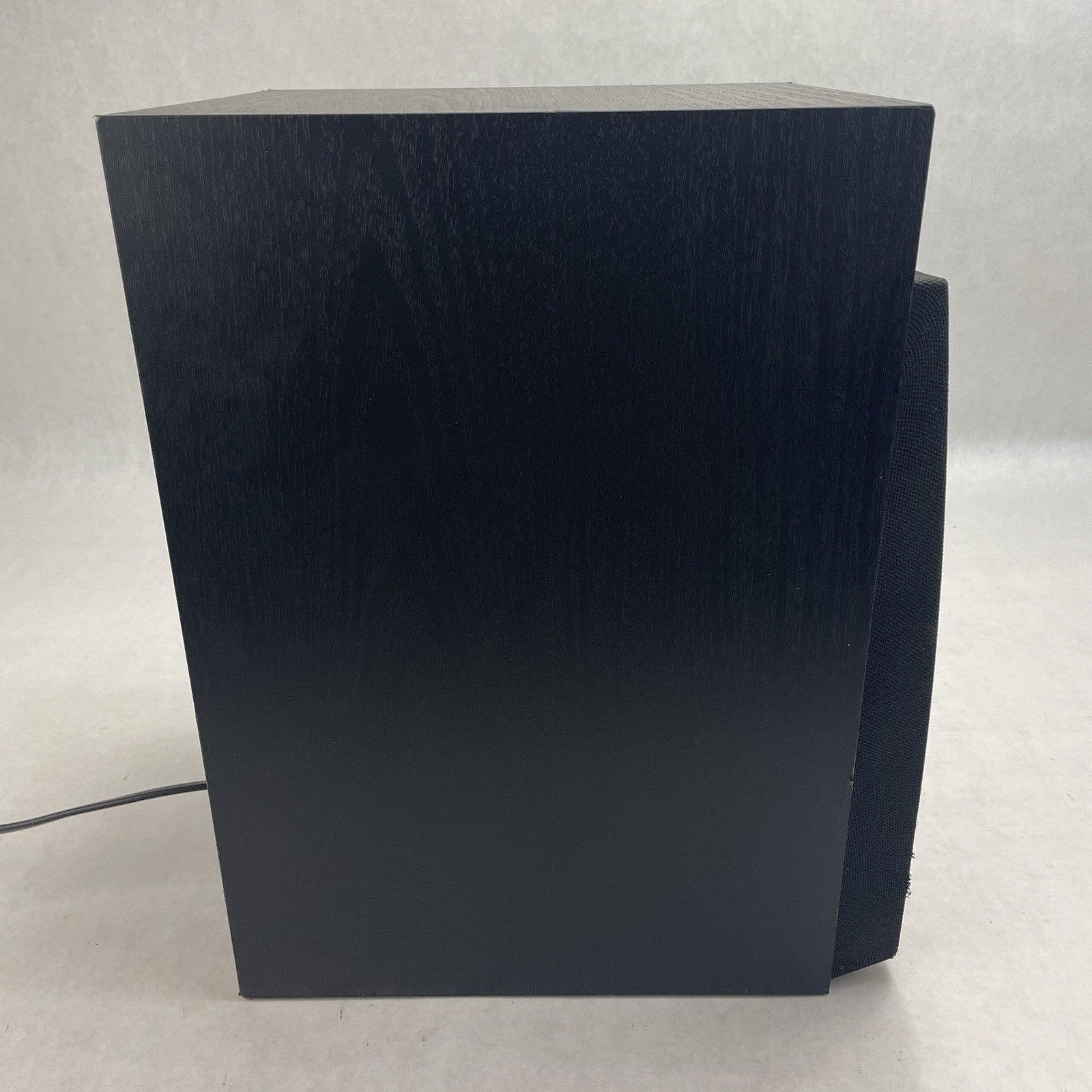Yamaha YST-SW105 Powered Subwoofer 8" 80W Active Bass Speaker Home Theater3