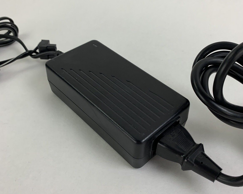 CUI EA1050B-240 AC Adapter DTS240250UC-S/T-ET 100-240V 24V-2.5A 50-60Hz 3 Pin