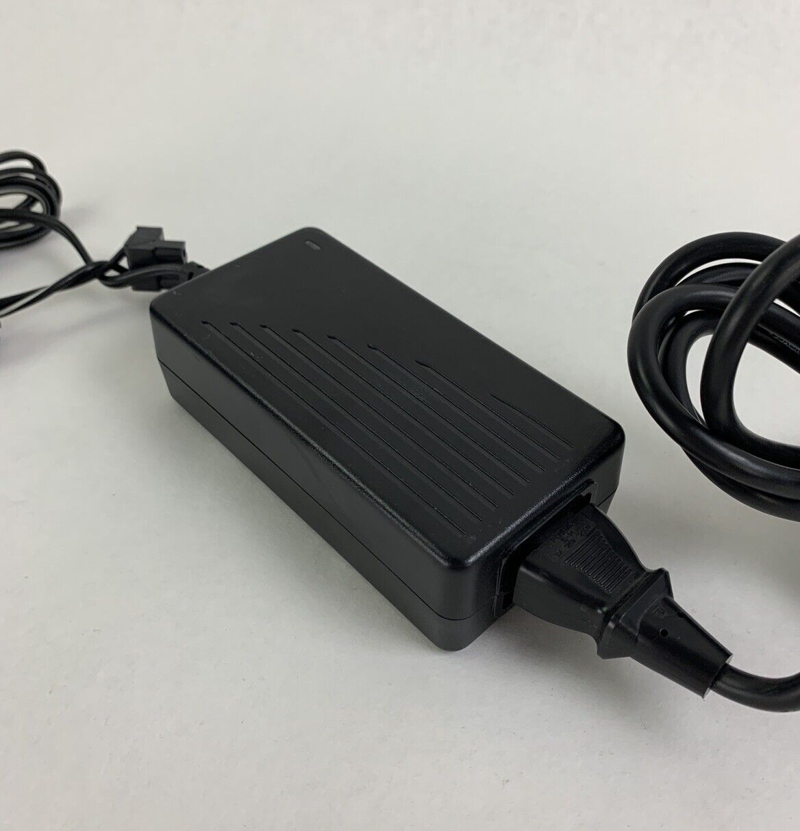 CUI EA1050B-240 AC Adapter DTS240250UC-S/T-ET 100-240V 24V-2.5A 50-60Hz 3 Pin
