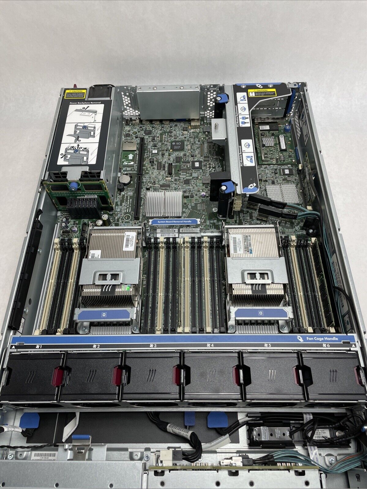 HP Proliant DL380P Gen8 Server 2x Intel E5-2609 2.4GHz 32GB RAM No HDD No OS