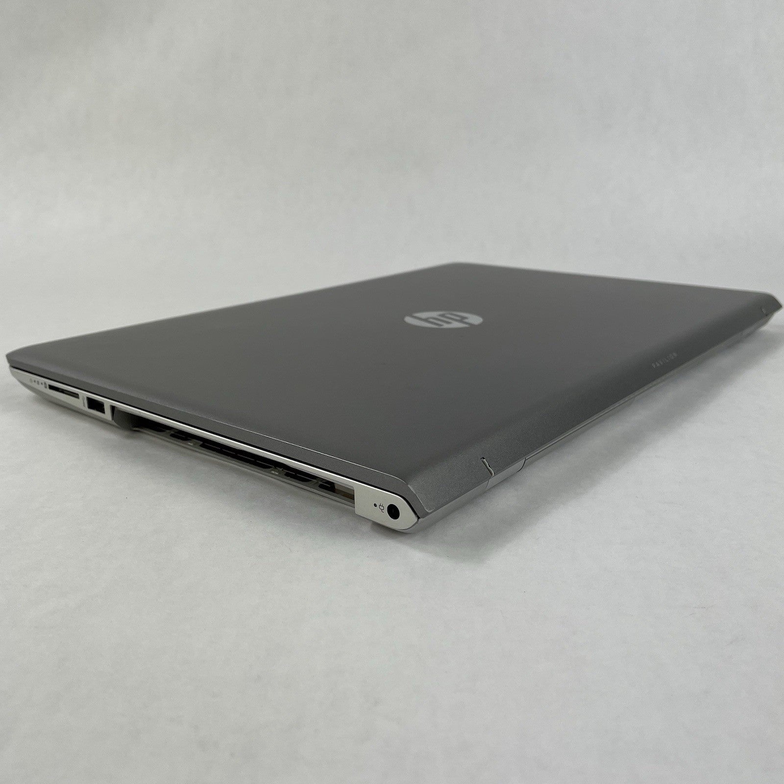 HP Pavilion 15-cc123cl 15.6" i5-8250U 1.60 GHz 8GB RAM No SSD No OS - Bad Bottom13