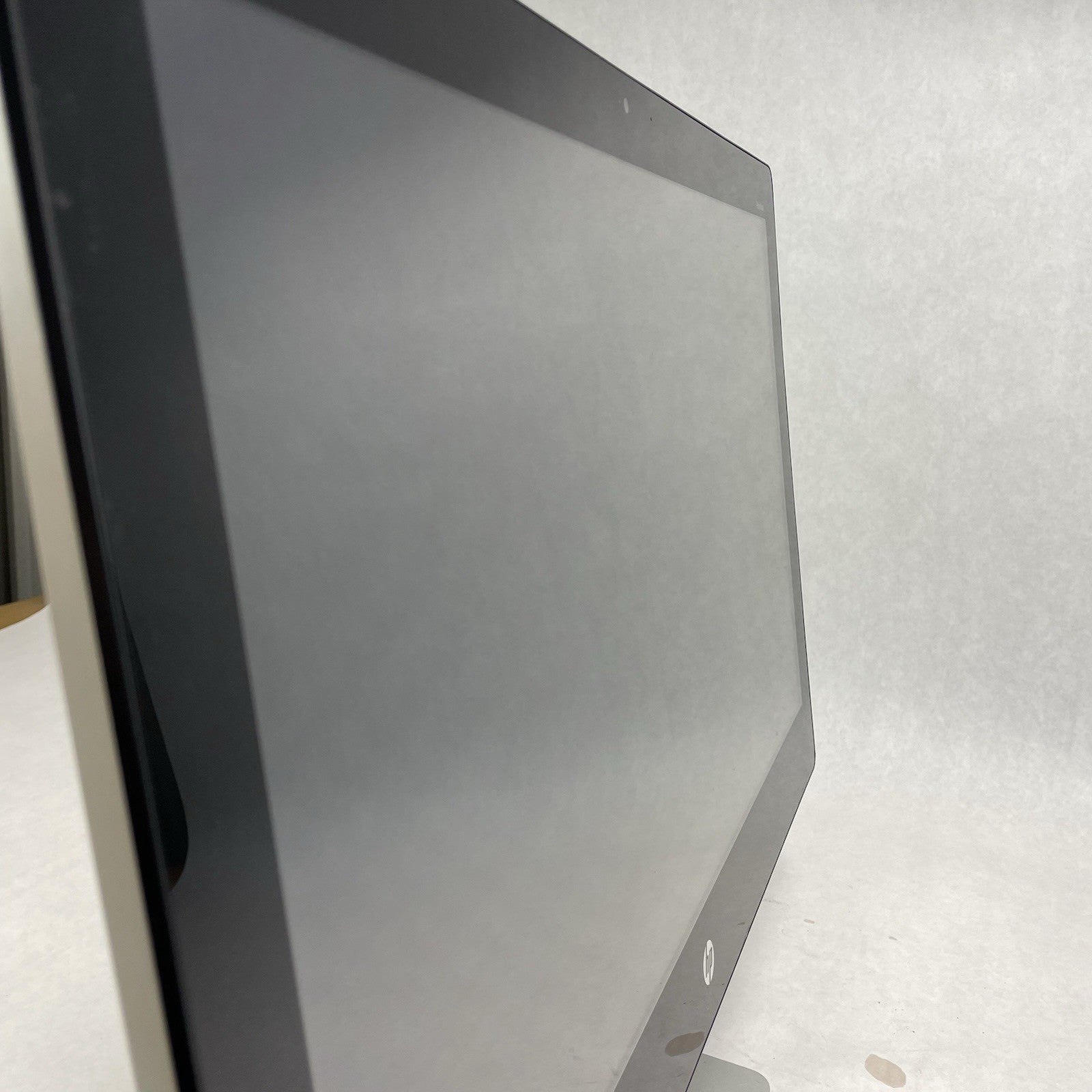 HP Pavilion 23-q242 AMD A6-7310 2.0 GHz 8 GB Ram No HDD No OS