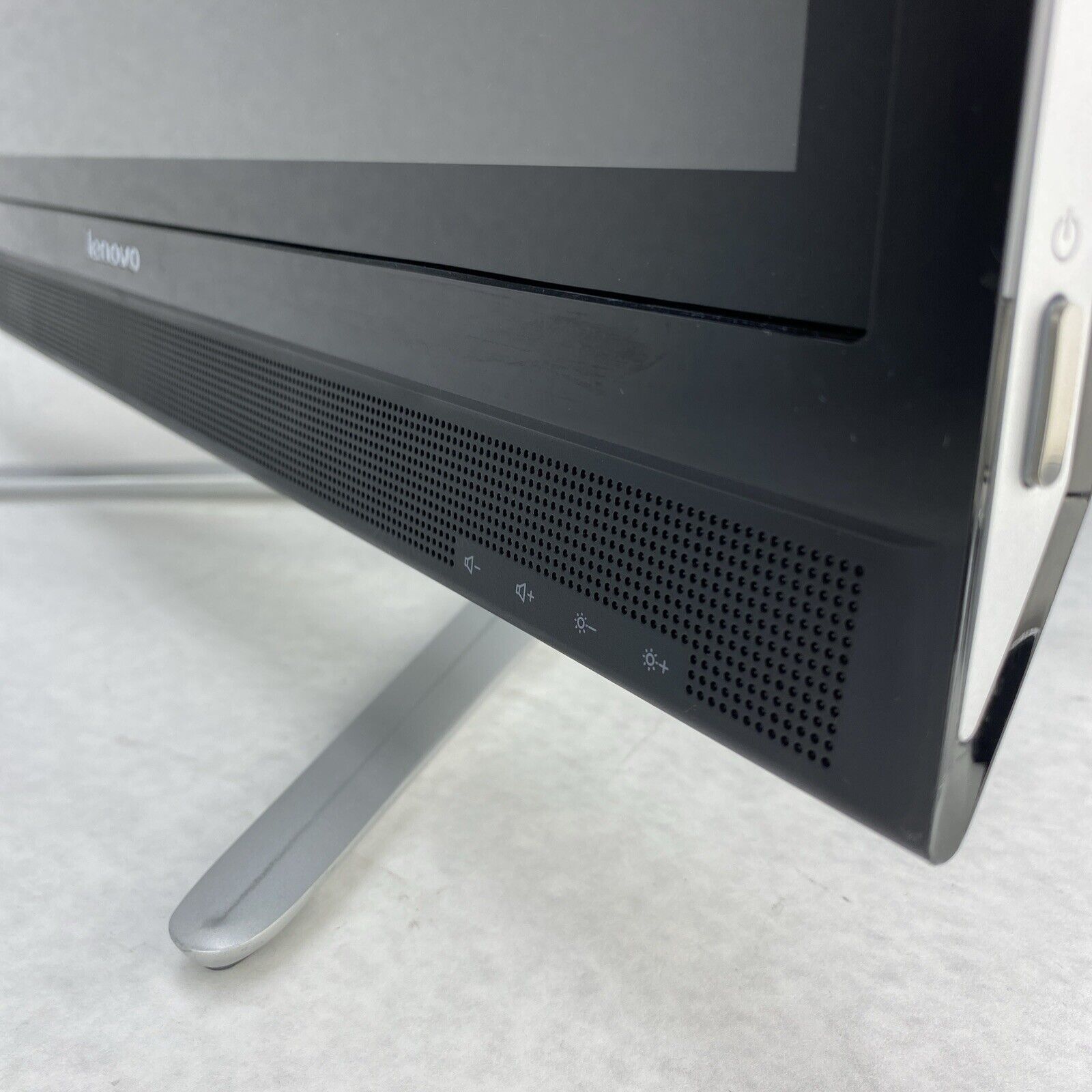 Lenovo C460 AIO-FOAD 21.5" Intel Pentium G3220T 2.60GHz 4GB No HDD No OS No AC