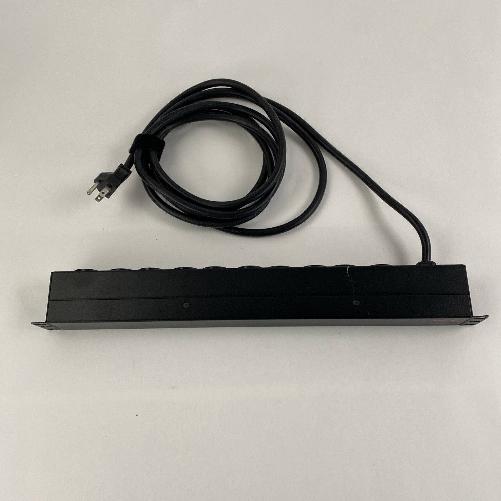 APC AP9562 Basic Rack PDU w/ Rack Ears2