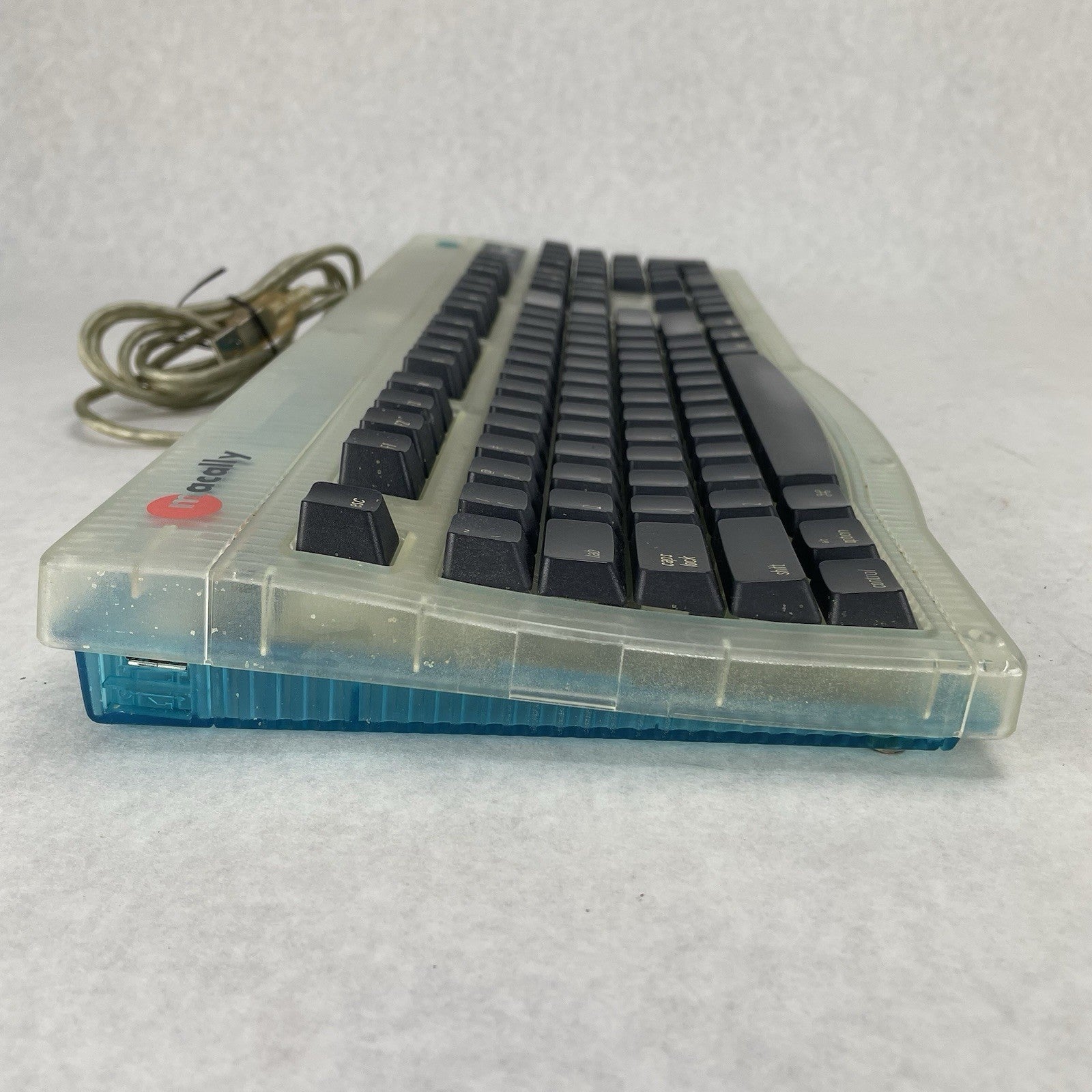 Macally iKey Wired USB Keyboard