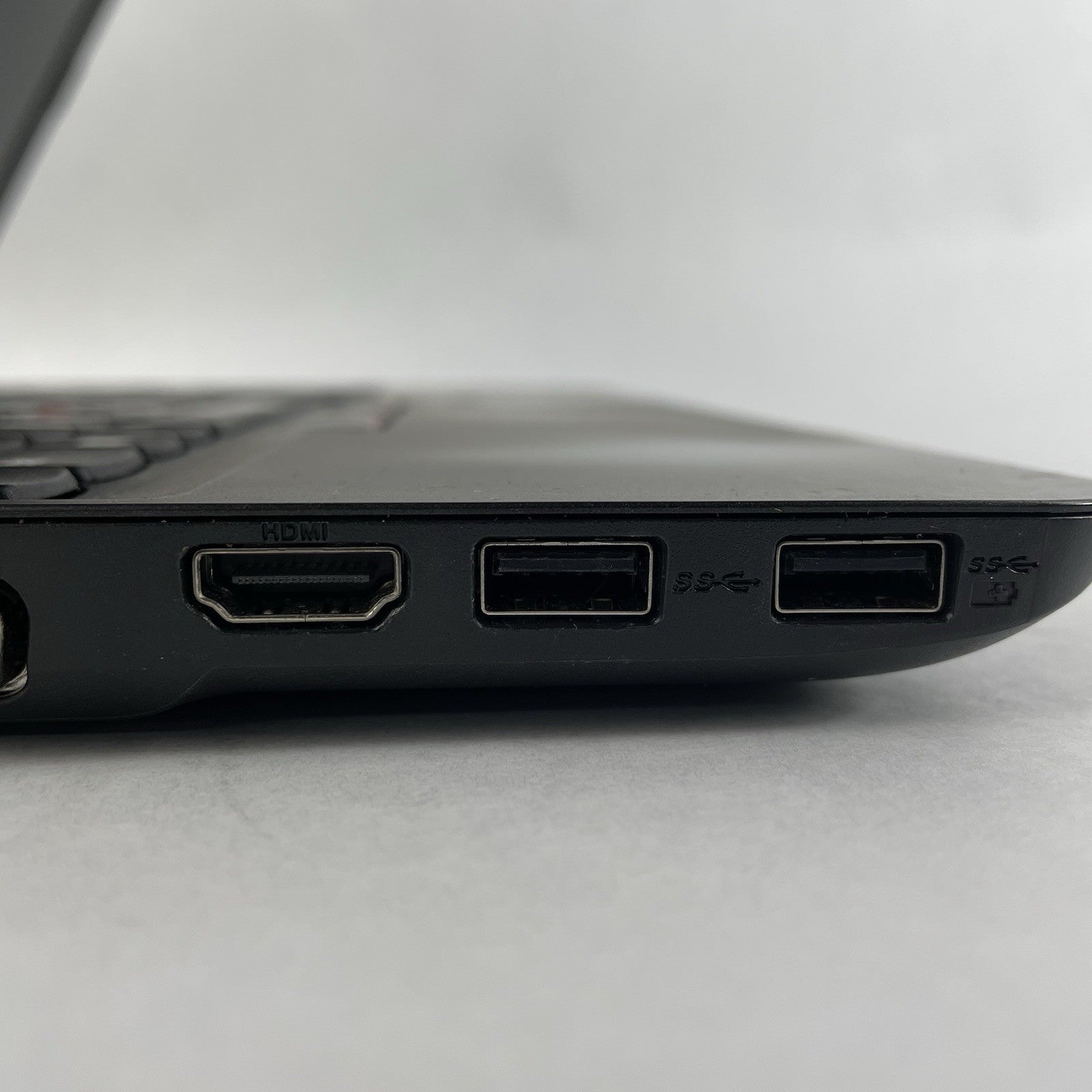 Lenovo ThinkPad E560 15.6" i5-6200U 2.30 GHz 8 GB RAM No SSD/OS/AC4