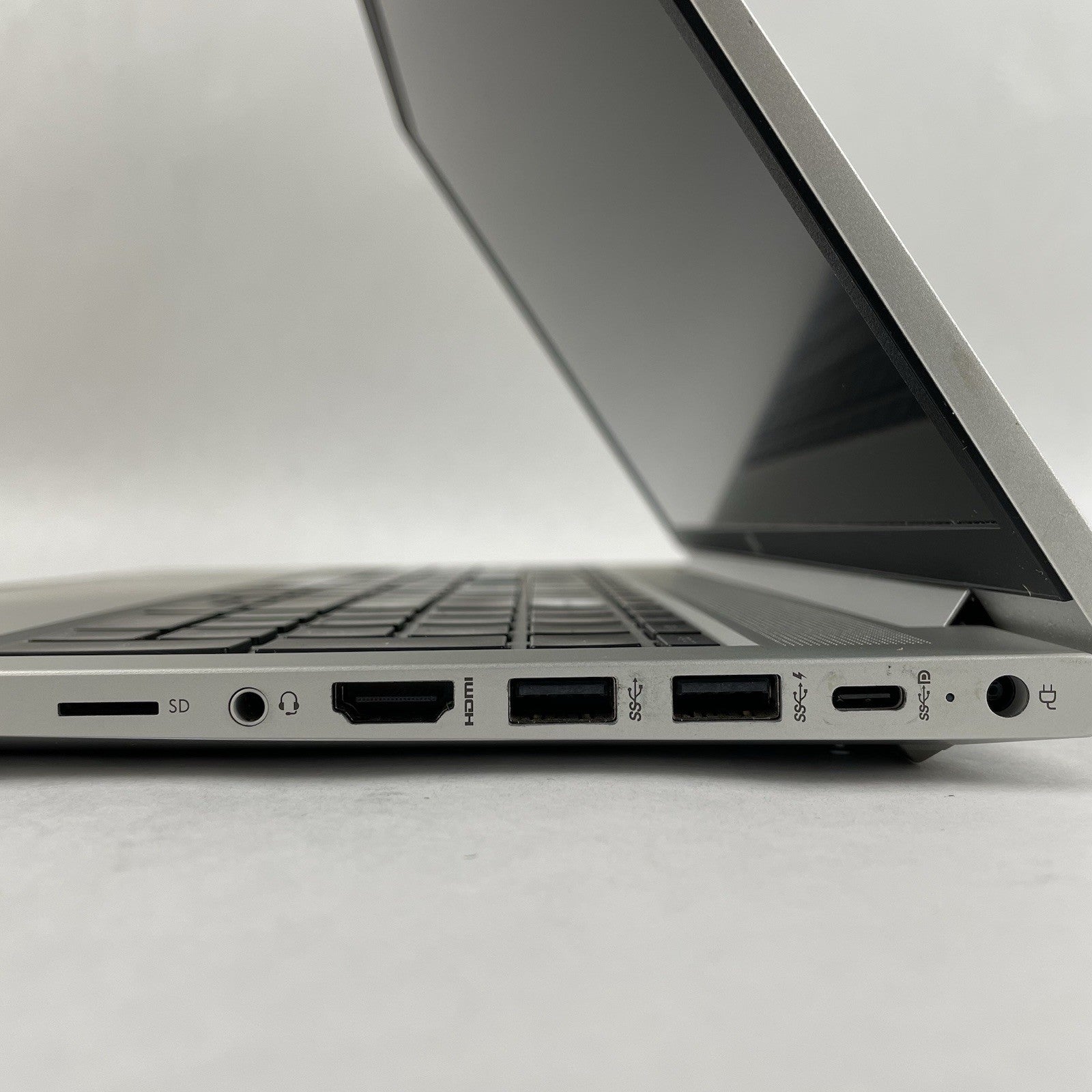 HP ProBook 455 G8 15.6" Ryzen 5 5600U 2.30GHz 8GB RAM No SSD/OS/AC - Missing Key5