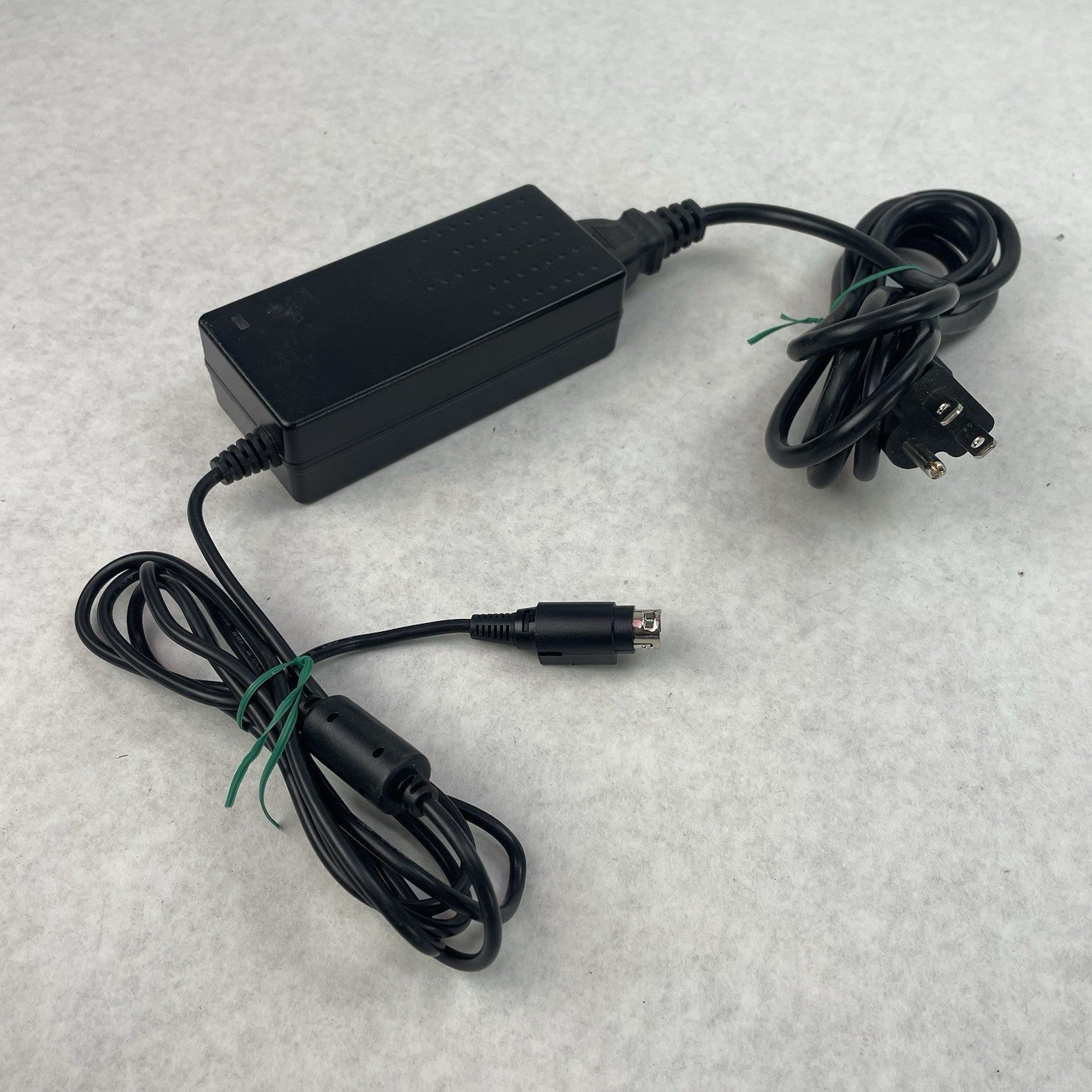 Switching Power Supply P60EB240250, 3-pin0