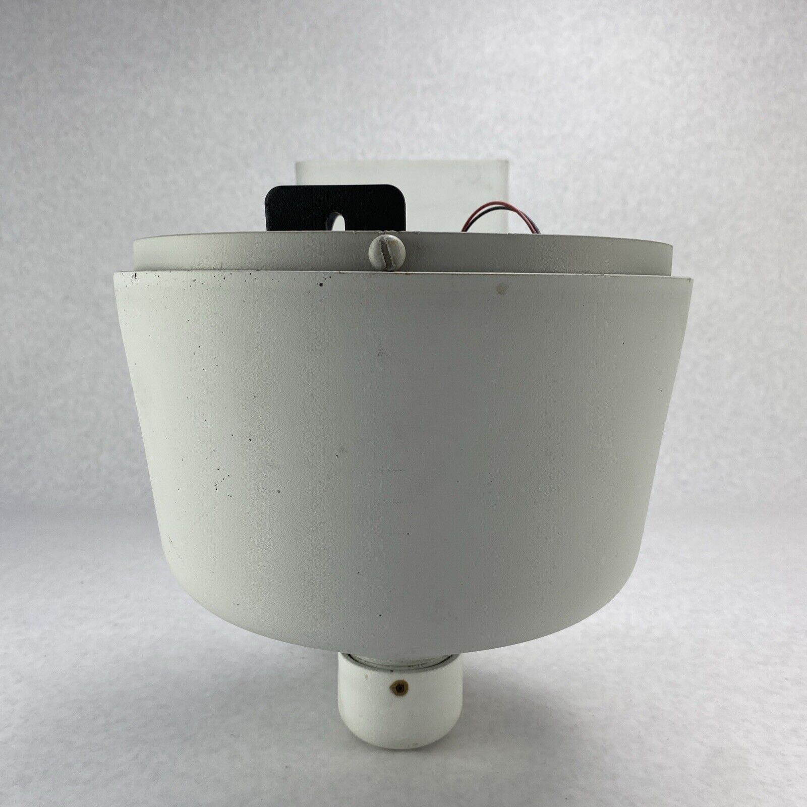Pelco DF5-PG-E1 Fixed Mount Outdoor Pendant No Camera w/ Wall Mount PA-402