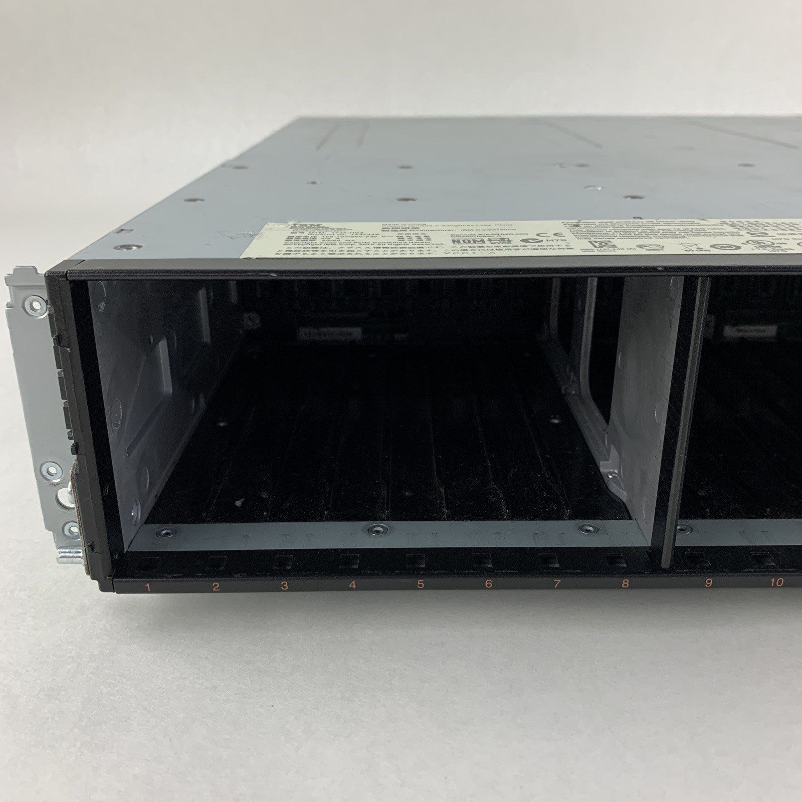 IBM 1747-HC2 69Y2921 170-6070-01 System Storage Enclosure Chassis 2x Power Supp