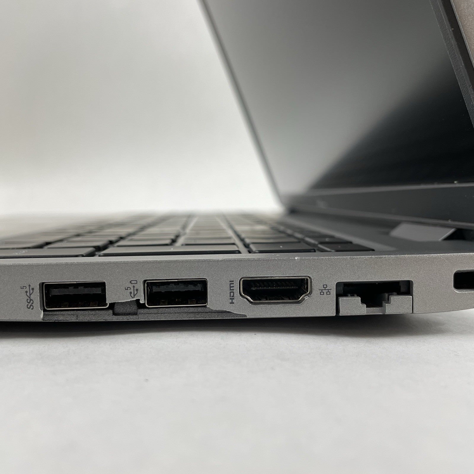 Dell Latitude 5530 15.6" i5-1245U 3.96 GHz 16 GB RAM No SSD/OS/AC - Bad Edge10