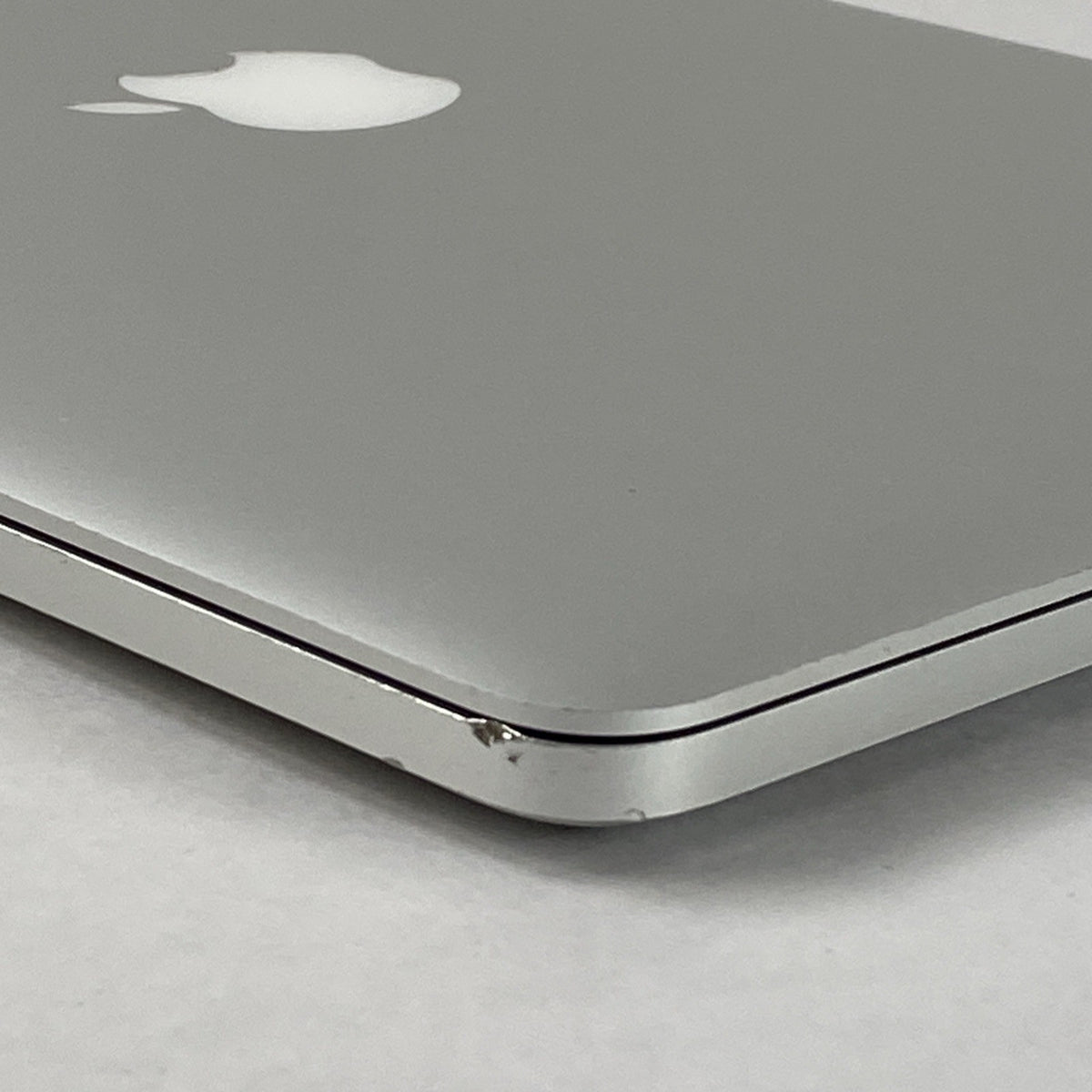Apple MacBook Pro A1502 2015 Retina 13" 2.70 GHz i5 8 GB RAM 250GB SSD os11.7.1013