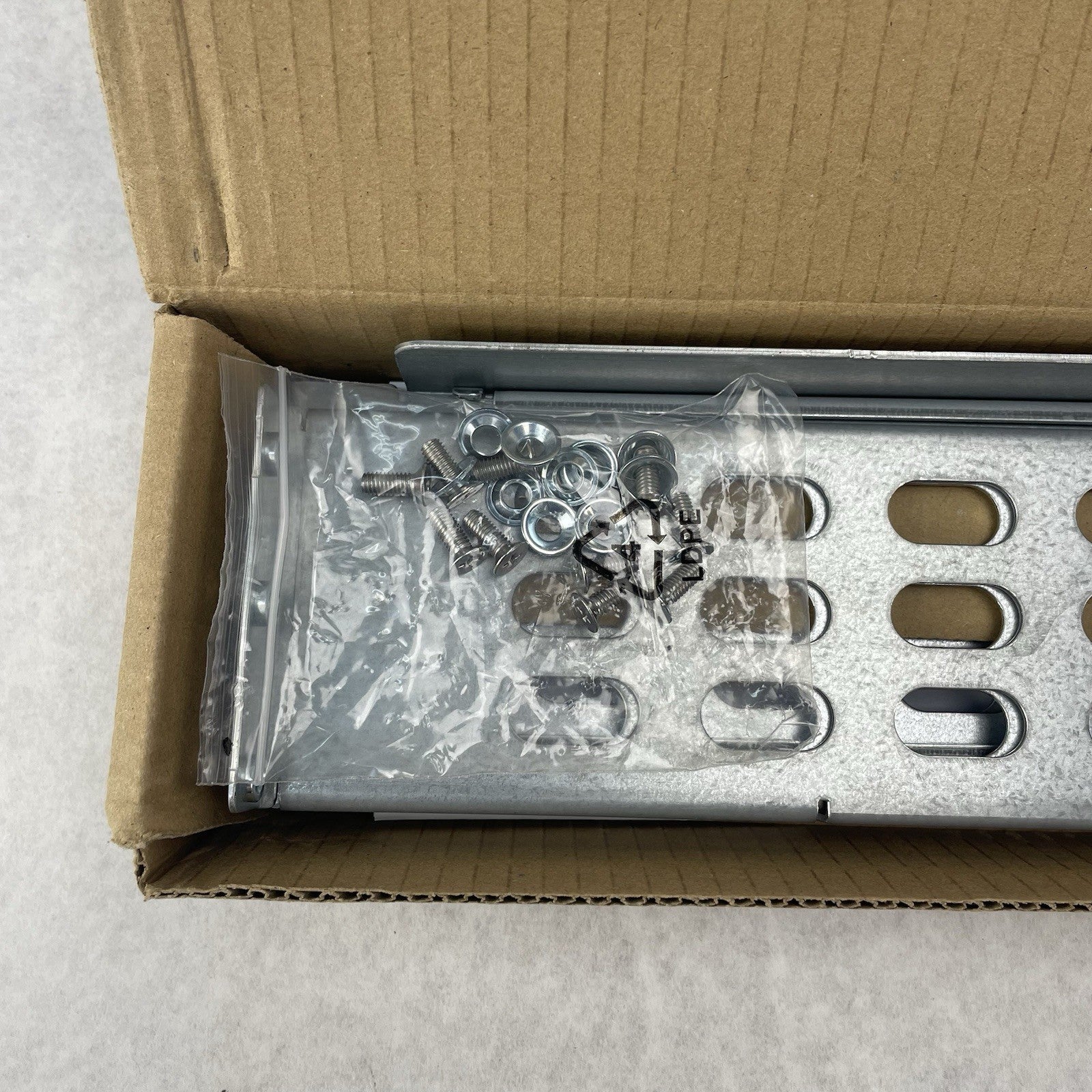APC 0M-756H UPS Slide Rail Kit2