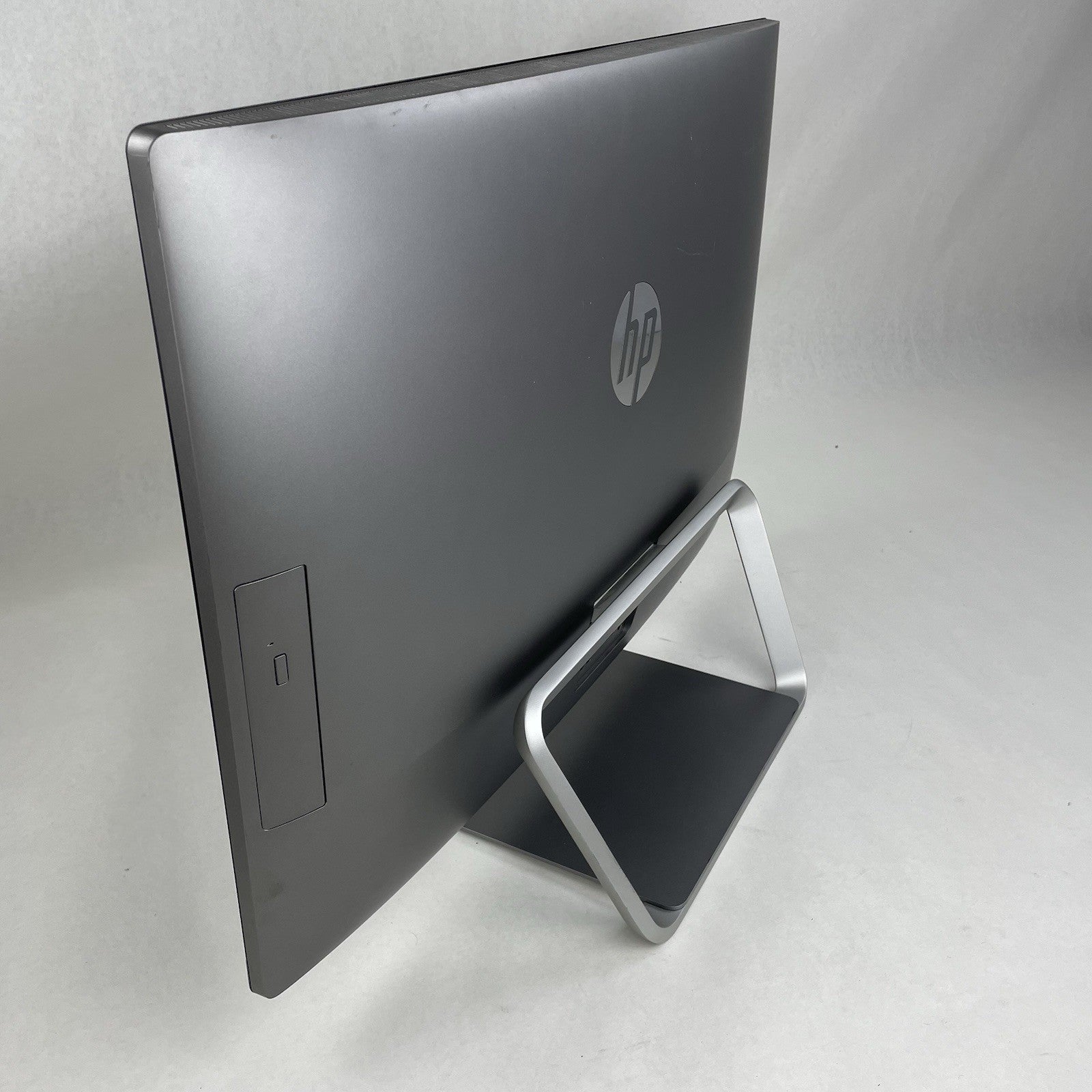 HP Pavilion PC 27-a227c Intel Core i7-7700+ 2.9 GHz 16 GB Ram No HDD No OS