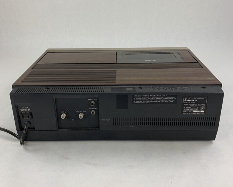 Sanyo VCR 4200 Betacord Video Cassette Recorder Power Tested Door Sticks Vintage