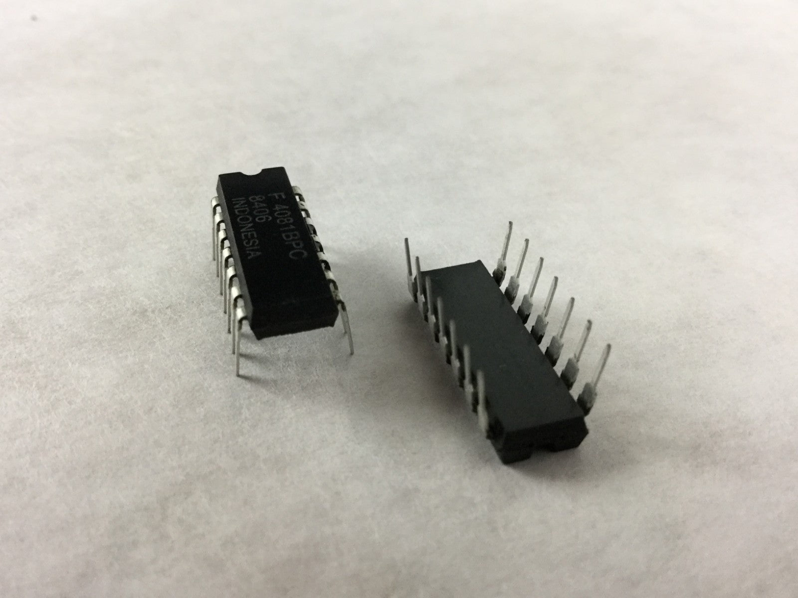 Genuine FAIRCHILD 4081BPC 14-Pin Dip Integrated Circuit  Lot of 25